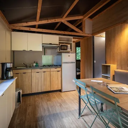 キャンプ場 Huttopia De 3*