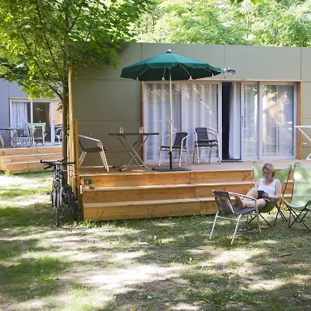 Huttopia De Campsite